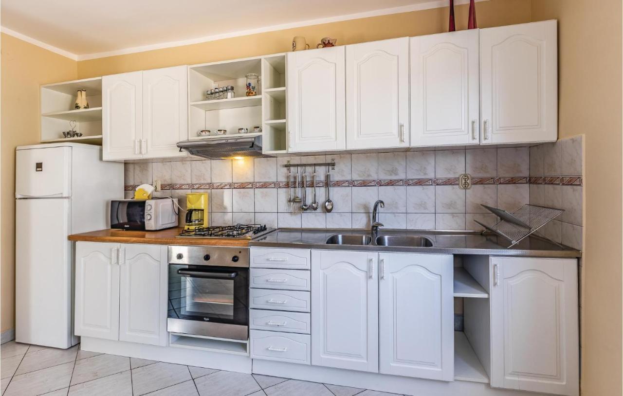 Gorgeous Apartment In Pula With Kitchen Exterior foto