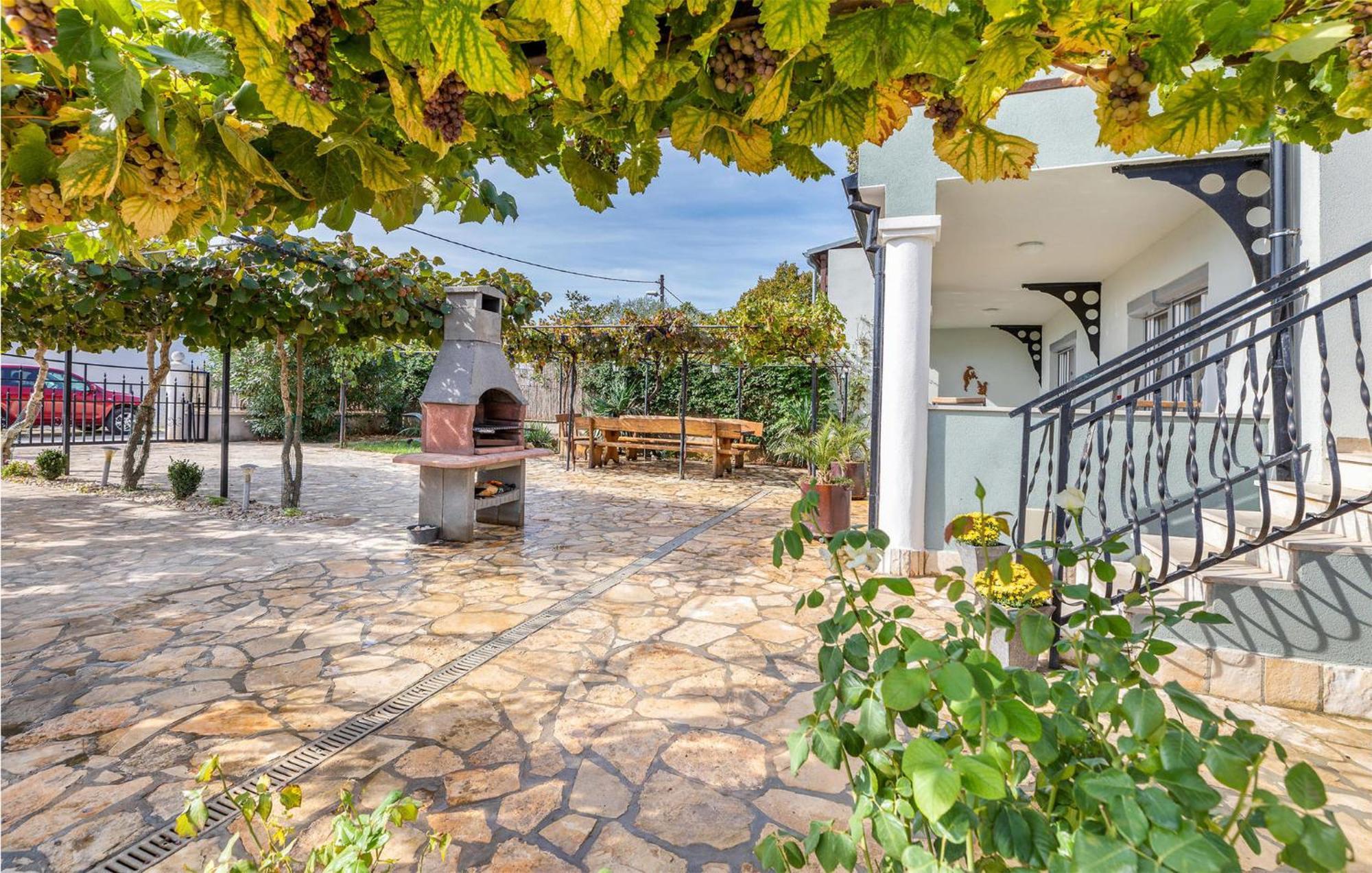 Gorgeous Apartment In Pula With Kitchen Exterior foto